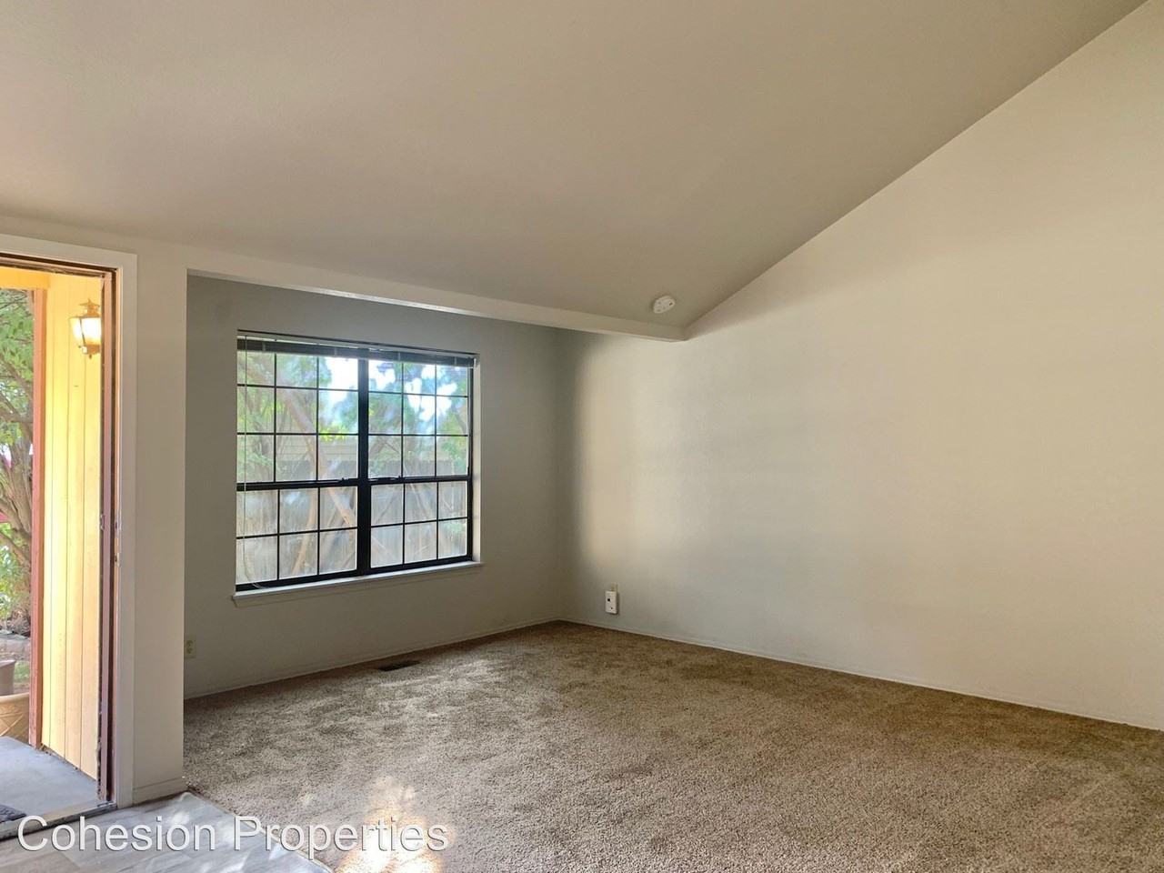 5291 Hadlock Ct. - Photo 3 of 13