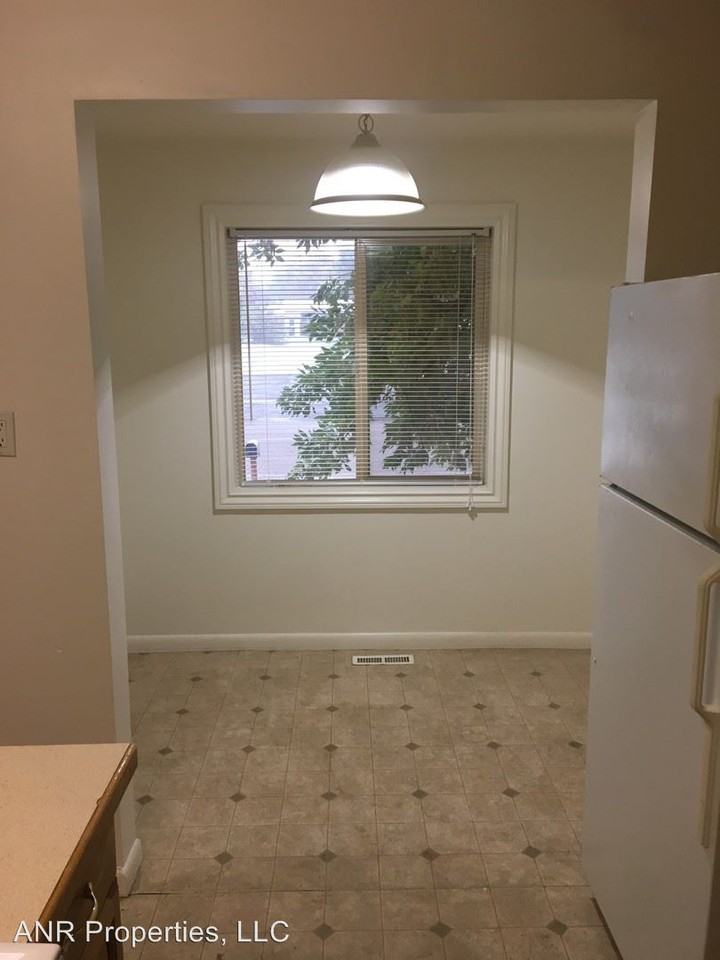111 E Center St - Photo 3 of 10