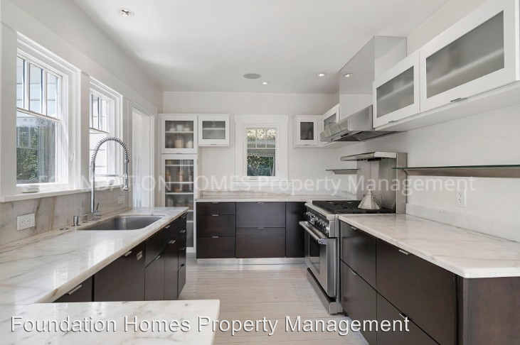 33 Oakdale Ave - Photo 3 of 11