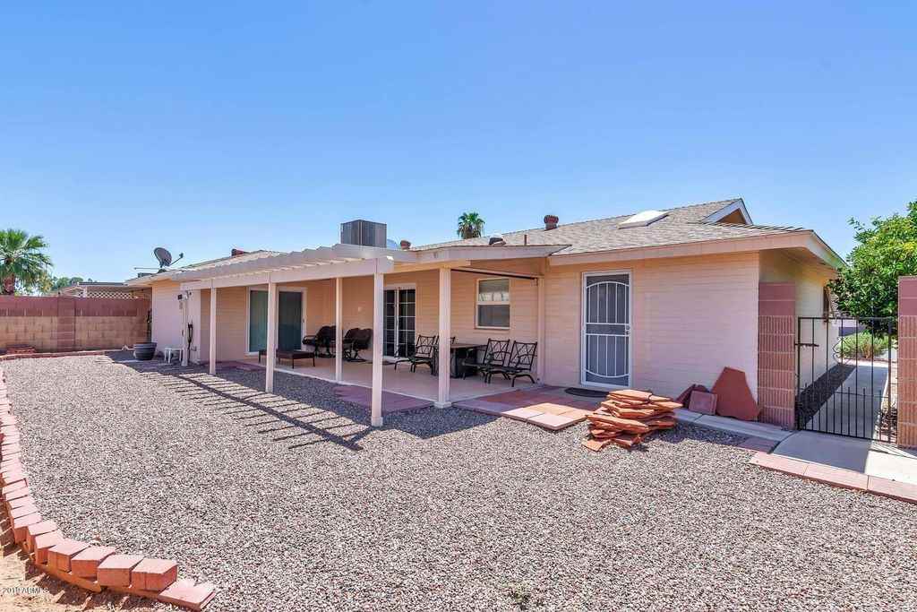 4638 E Dolphin Ave - Photo 3 of 17