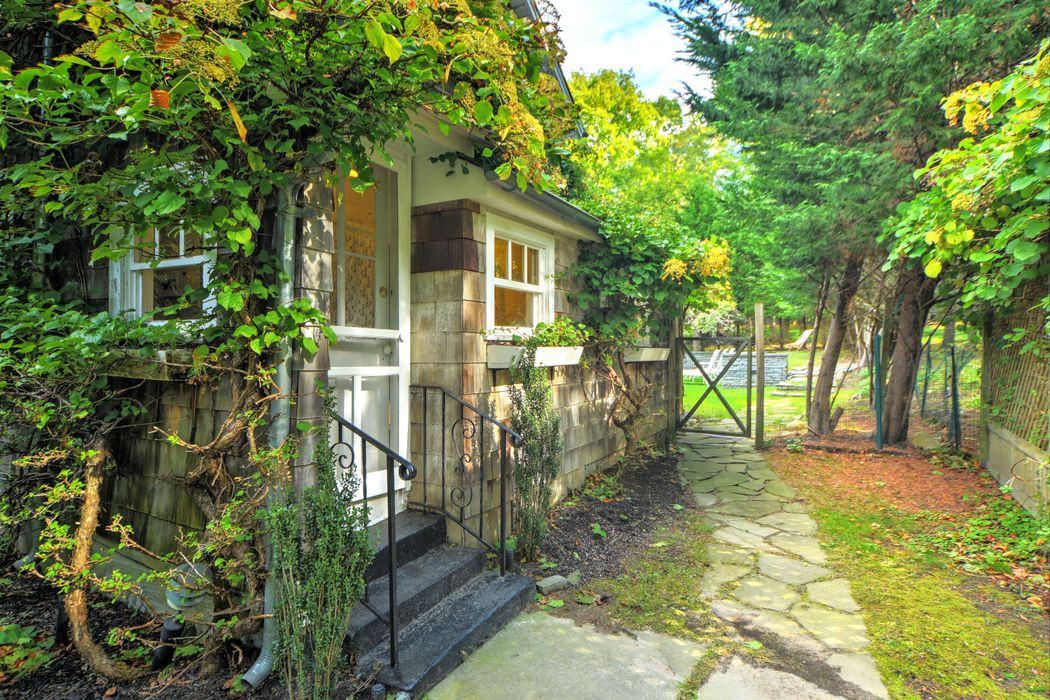 40 Fresh Pond Rd - Photo 2 of 21