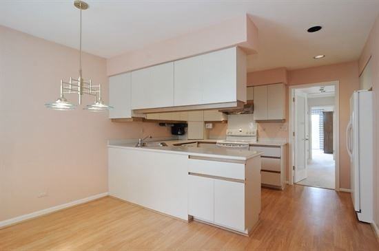 1330 Shire Cir #18 - Photo 3 of 10
