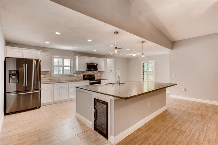 816 Village Way - Photo 3 of 18