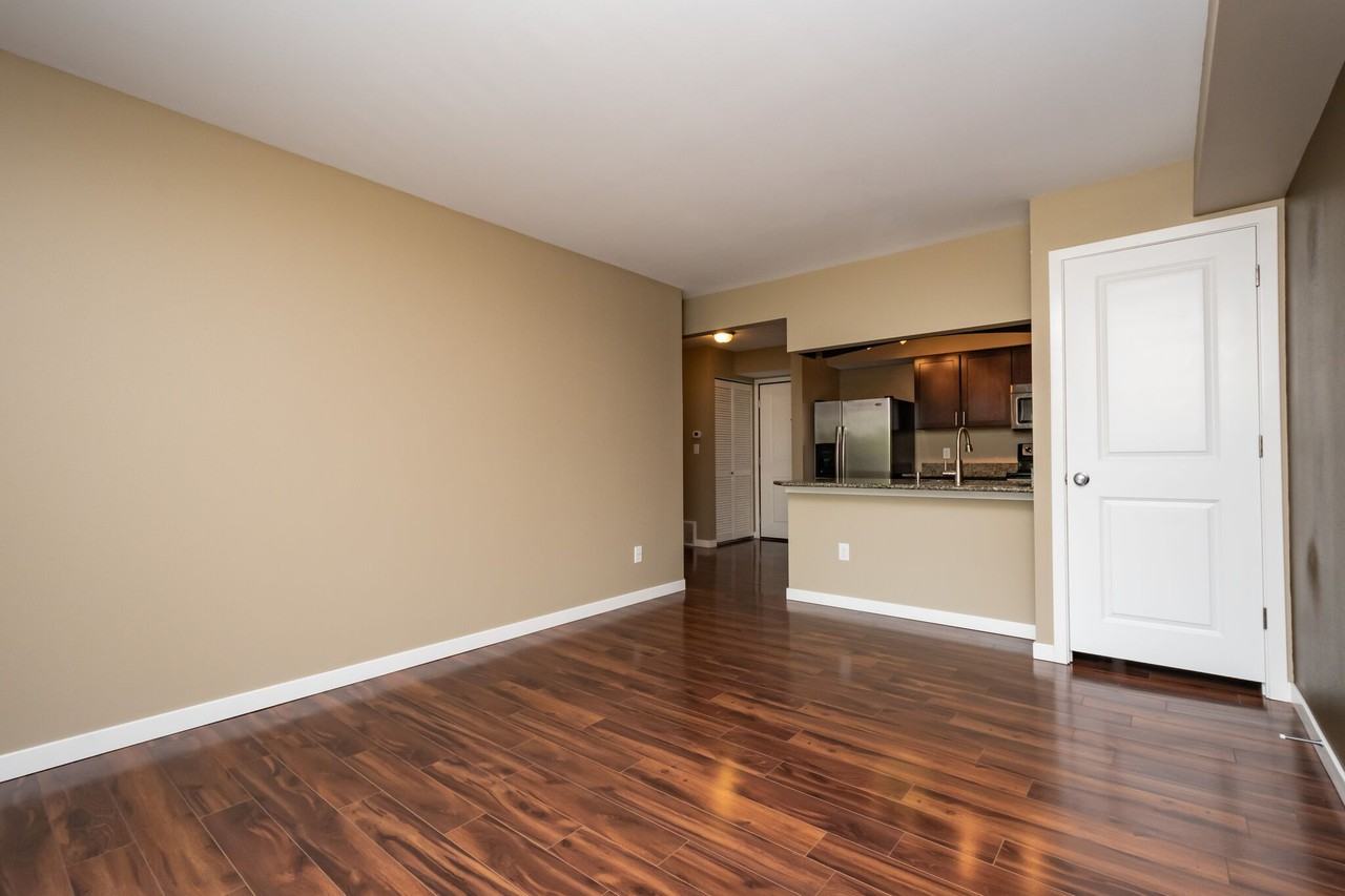 1000 Oakcrest St #206 - Photo 2 of 19