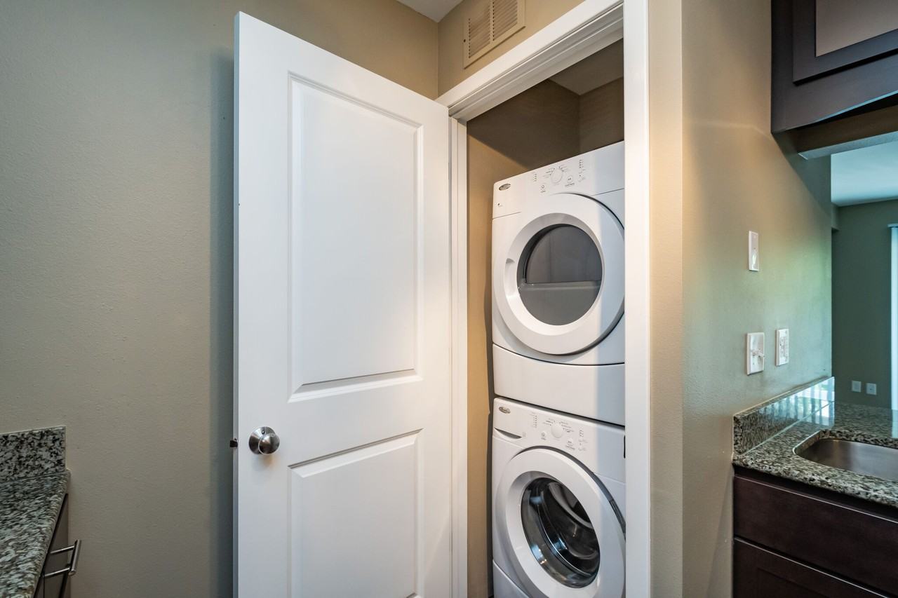 1000 Oakcrest St #206 - Photo 5 of 19