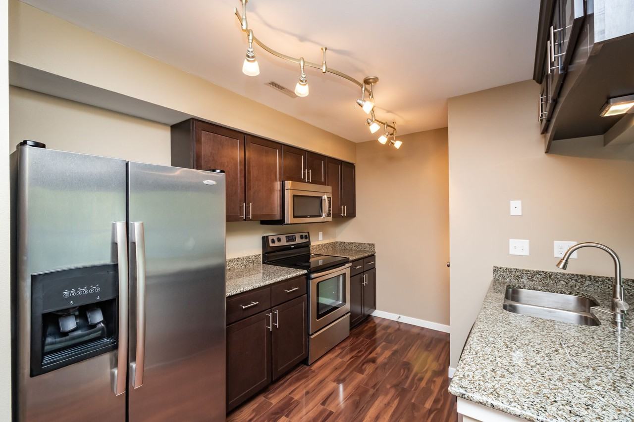 1000 Oakcrest St #206 - Photo 6 of 19