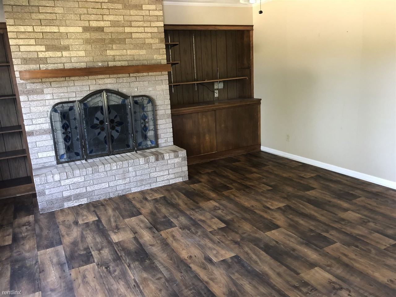 402 Mark Dr - Photo 2 of 10