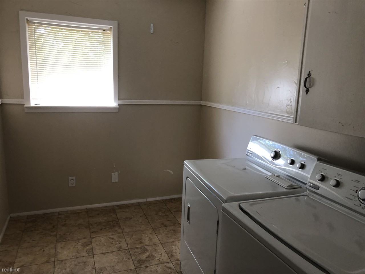 402 Mark Dr - Photo 3 of 10