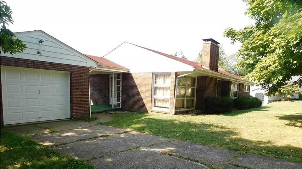 111 Circle Dr - Photo 2 of 13