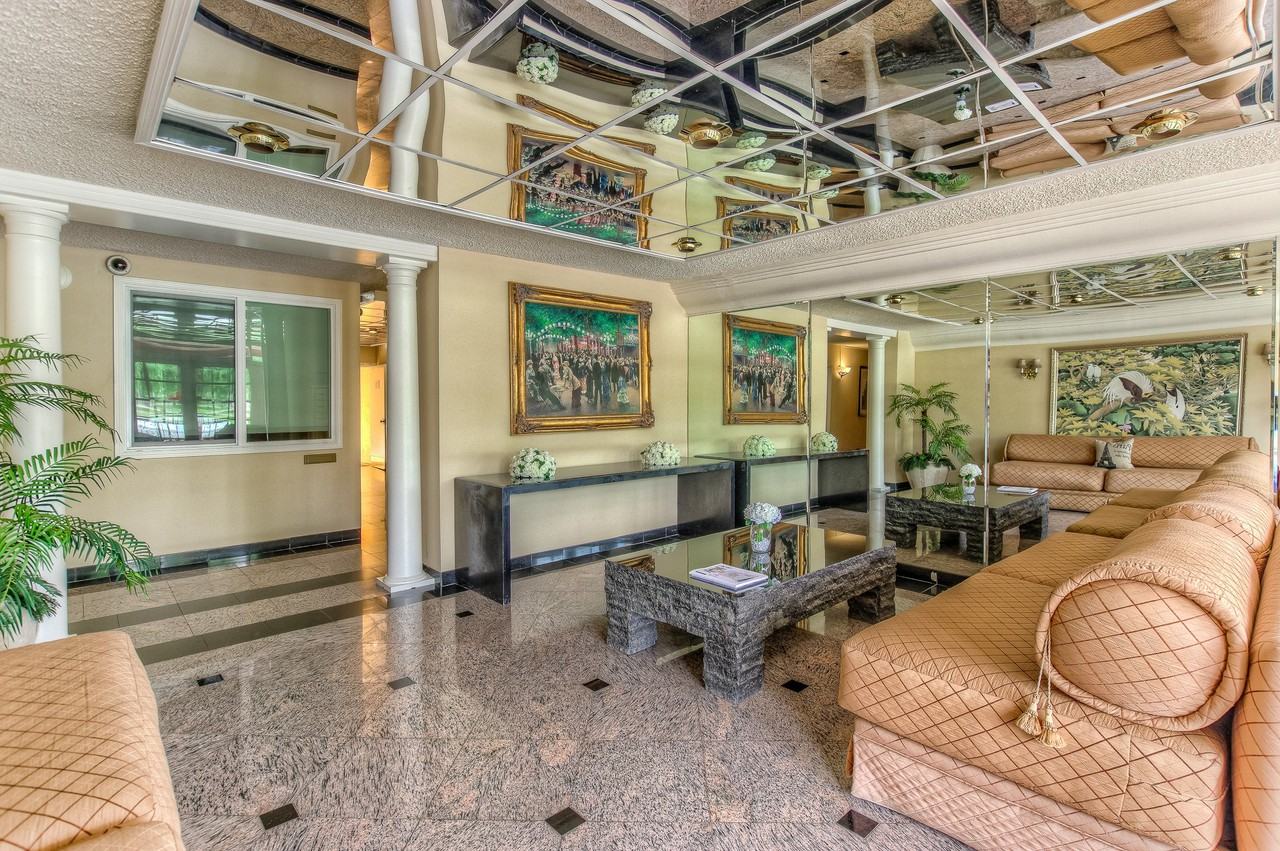 1370 Veteran Ave - Photo 5 of 20