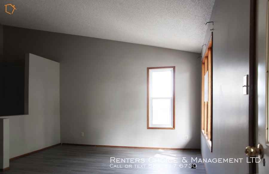 1907 6a Avenue N - Photo 2 of 15