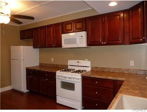 10 Circle Drive - Photo 3 of 14