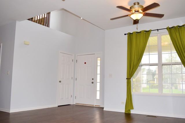 345 Jackson Ct - Photo 3 of 26