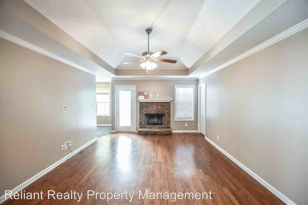 327 Chalet Circle - Photo 2 of 15