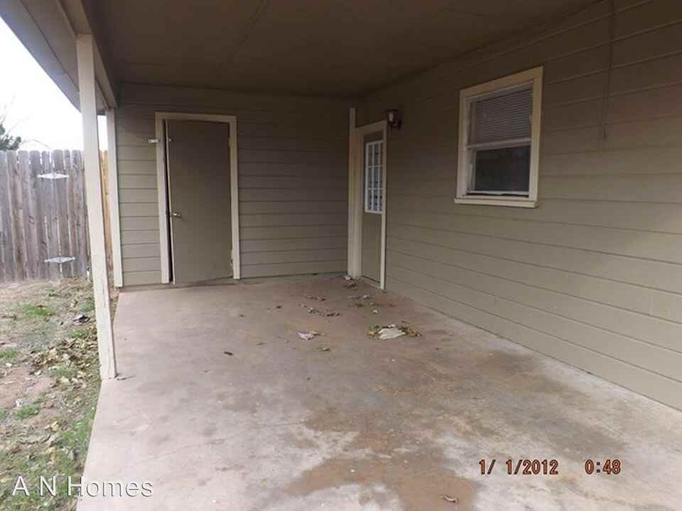 102 W Shandon Ave - Photo 3 of 15