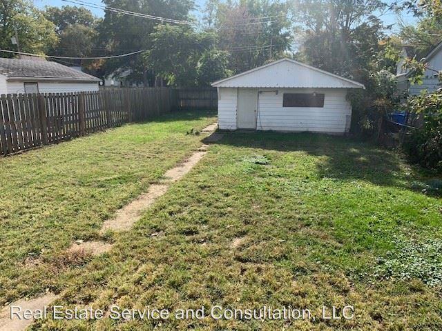 1330 E. North Grand Ave. - Photo 3 of 5