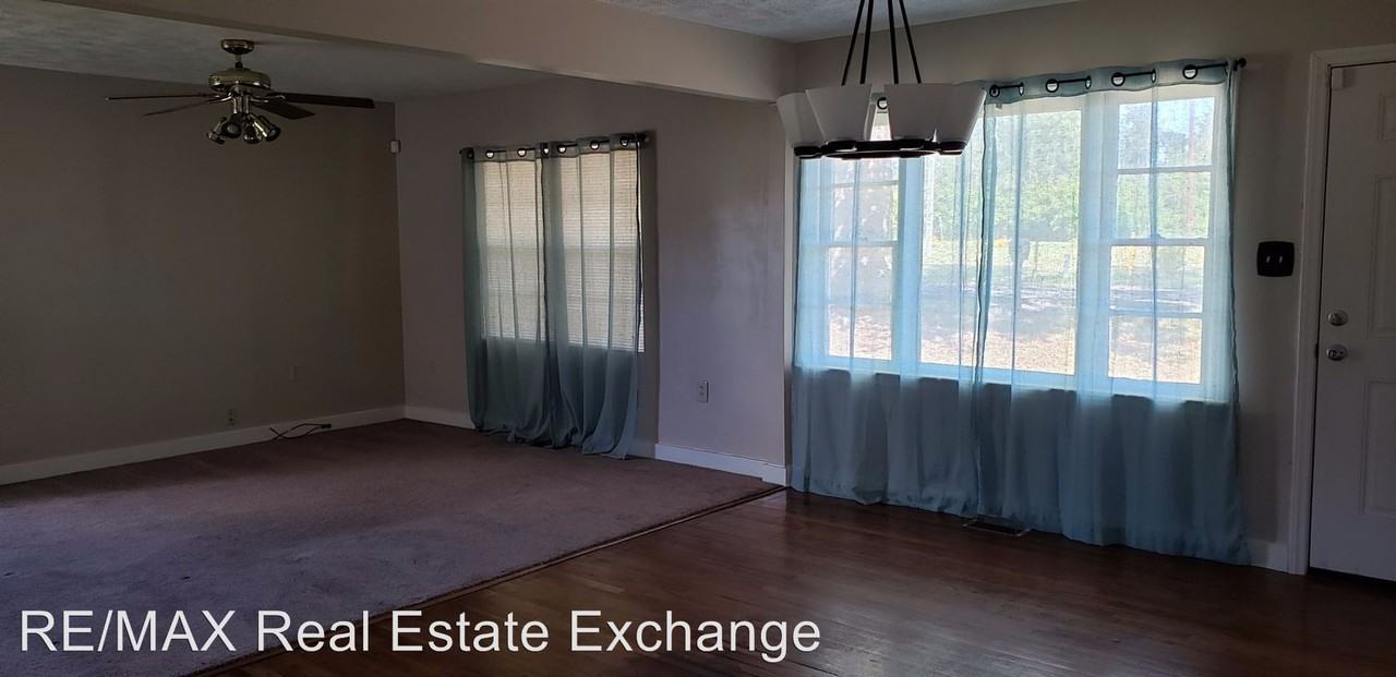 946 Warwick Mill Road - Photo 2 of 8