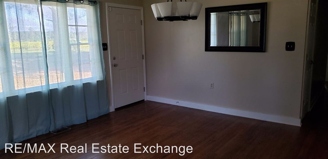 946 Warwick Mill Road - Photo 3 of 8