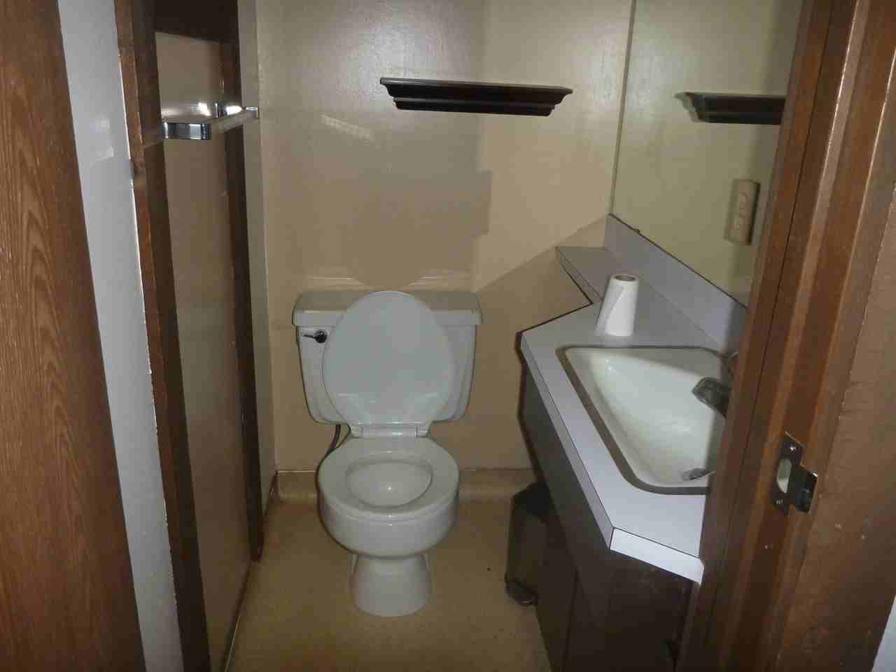 347 Cottonwood Ct - Photo 3 of 7