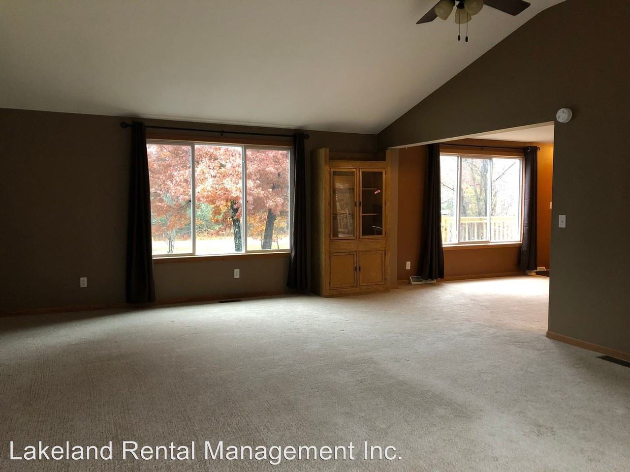 6898 E Rapids Rd - Photo 3 of 30