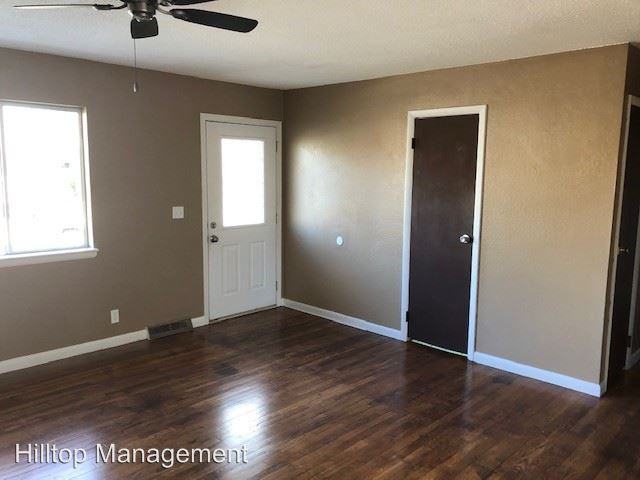 945 Cliff St - Photo 3 of 31