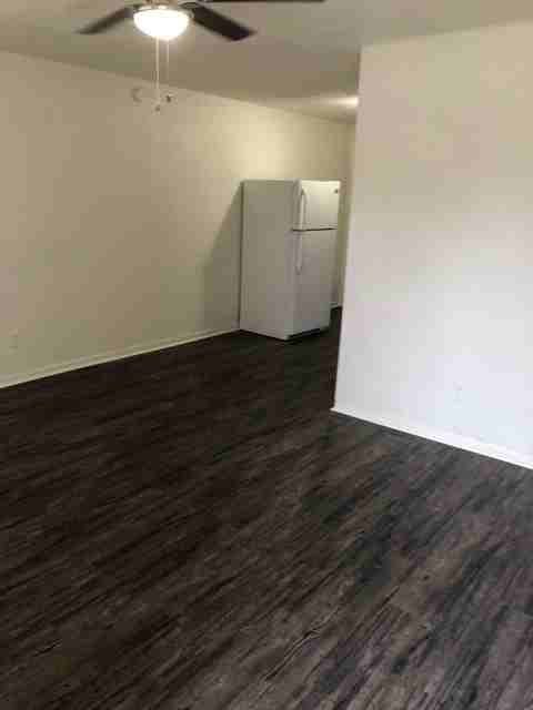 208 E Valley Rd - Photo 2 of 8