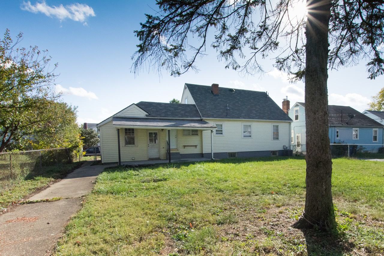 1653 Hearthstone Dr - Photo 2 of 18