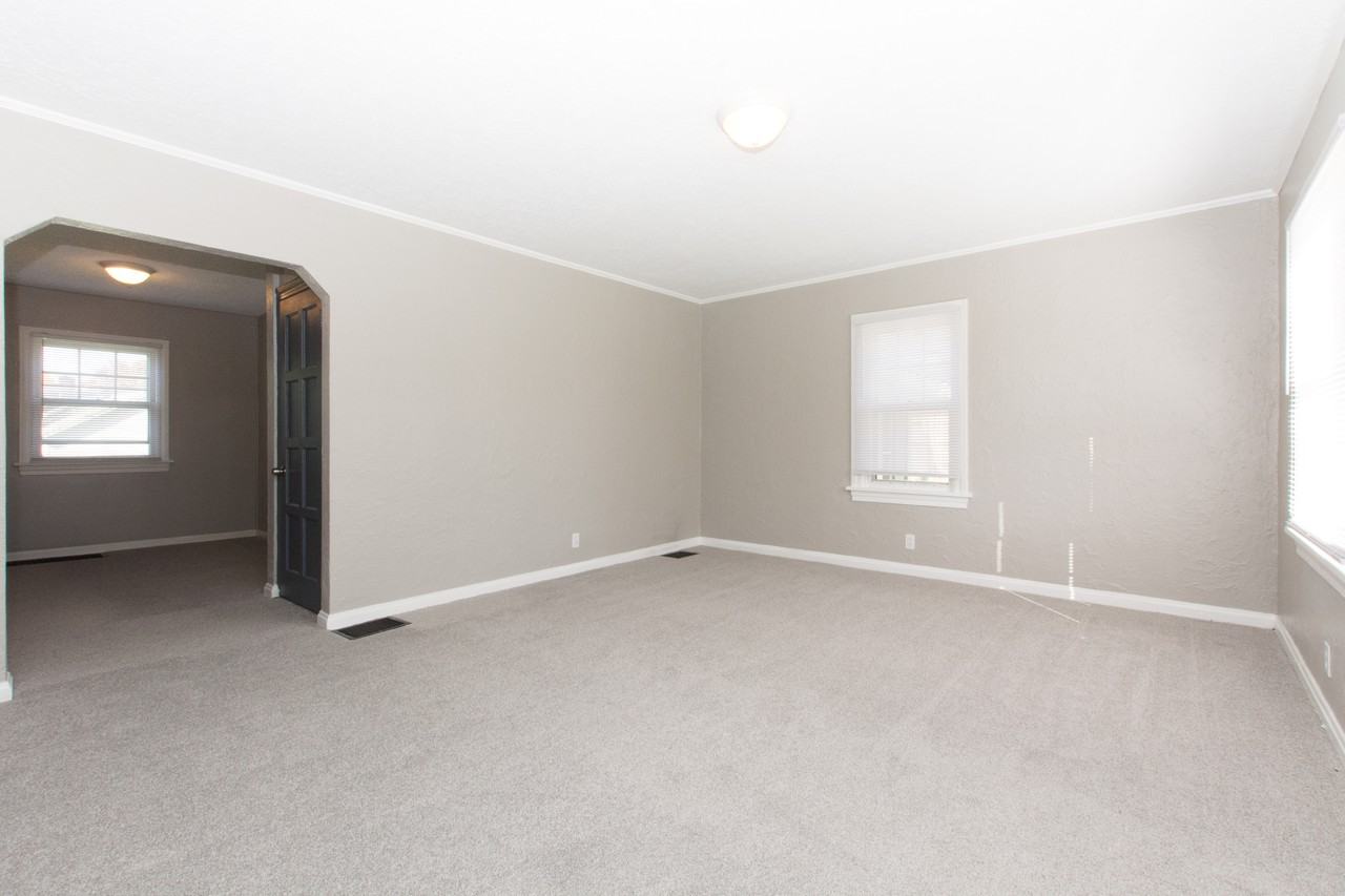 1653 Hearthstone Dr - Photo 3 of 18