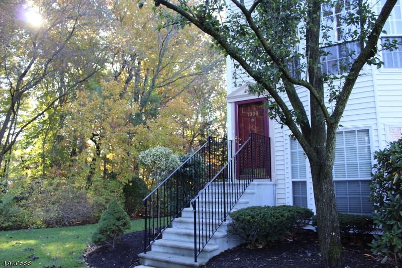 1308 Persimmon Ct - Photo 2 of 25