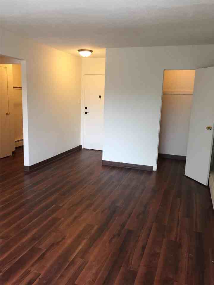 2040 Saunders Ave - 304 - Photo 3 of 10