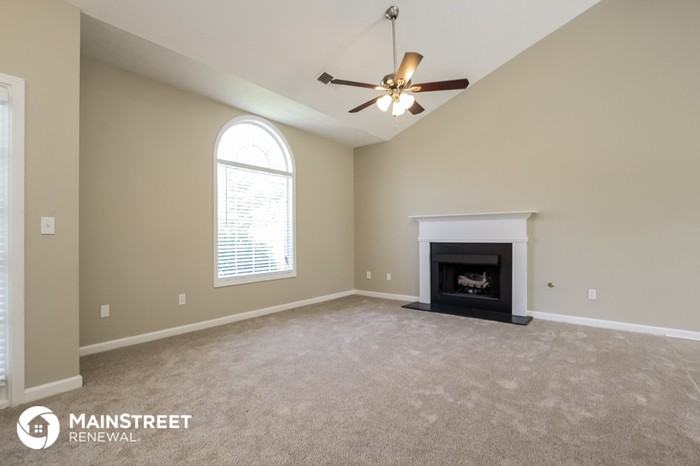 3050 Lake Park Trail - Photo 2 of 15