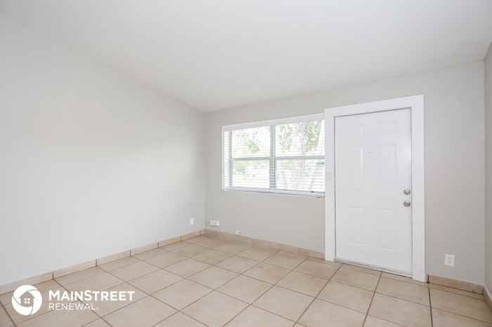 1280 Southwest 28th Avenue - Photo 3 of 16