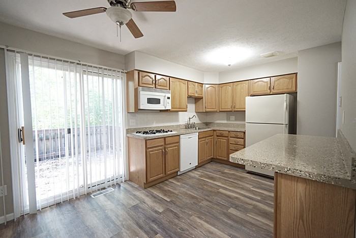 303 University Avenue - Photo 2 of 14