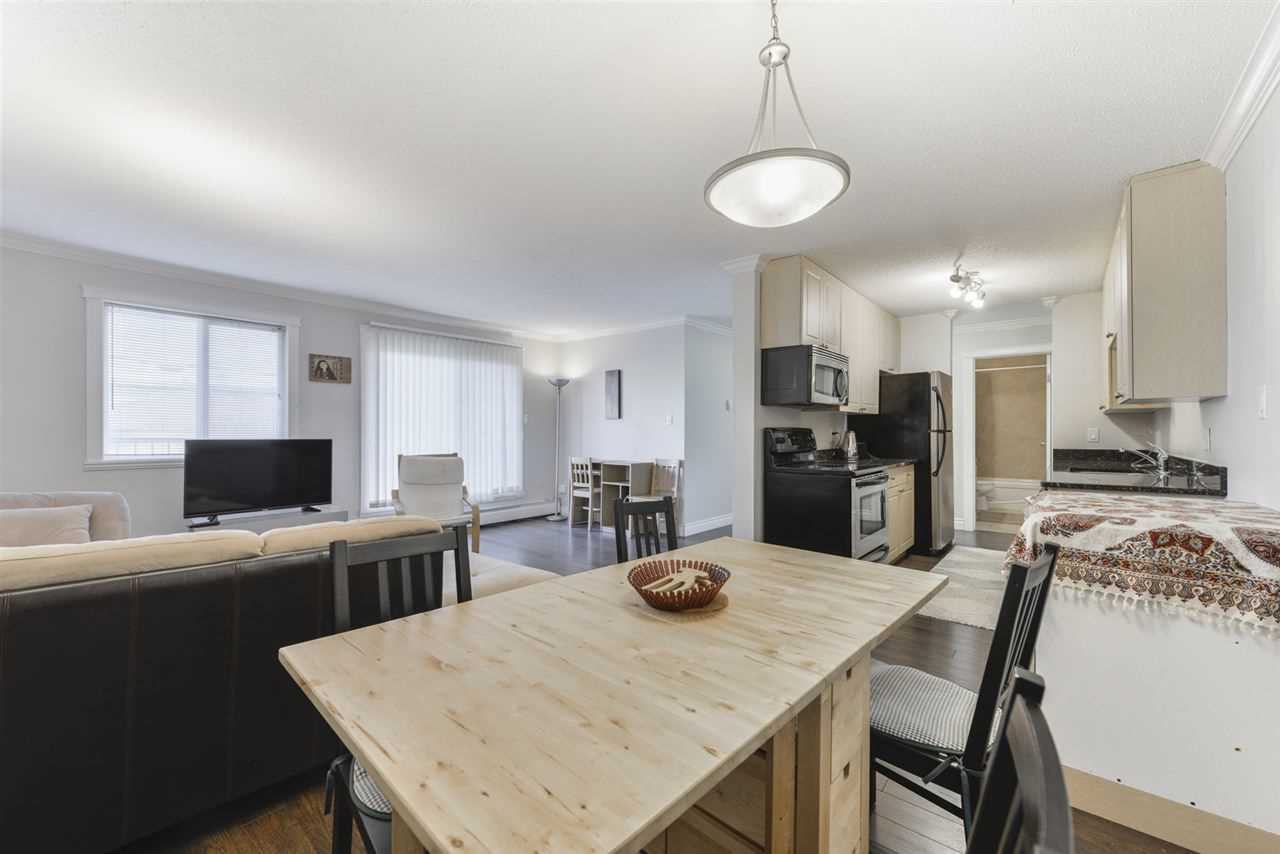 10520 80 Ave - Photo 3 of 17
