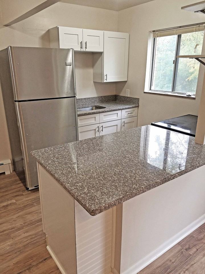 Topaz Village Apartments, 1615 Newman Avenue, Lakewood, OH 44107