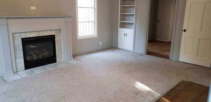 808 O'Farrell Avenue Southeast - Photo 2 of 7