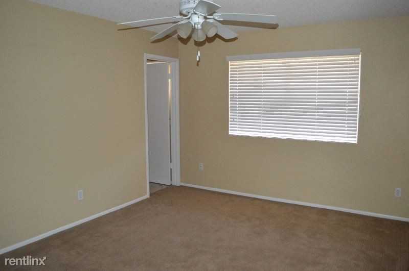 1653 N Circle Dr - Photo 3 of 17