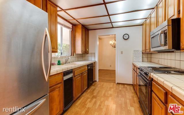 5246 Beeman Ave - Photo 2 of 12