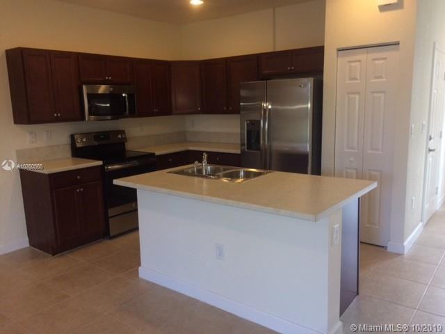 3725 Northeast 2nd Street - Photo 2 of 6