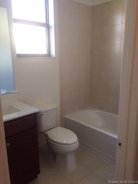 3725 Northeast 2nd Street - Photo 3 of 6