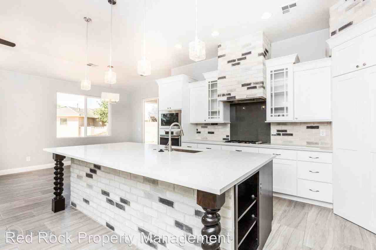 2605 W 550 N - Photo 2 of 15