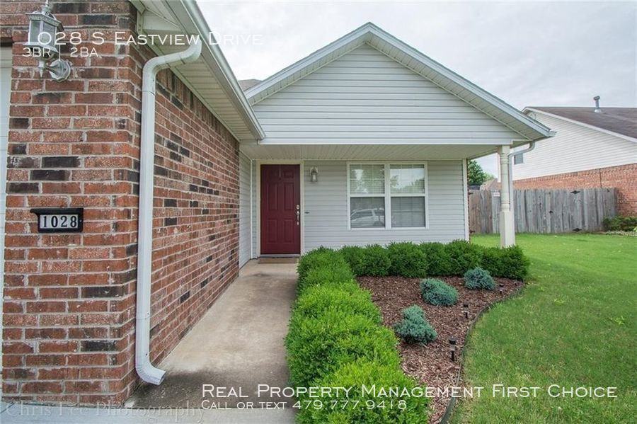 1028 S Eastview Drive - Photo 3 of 19