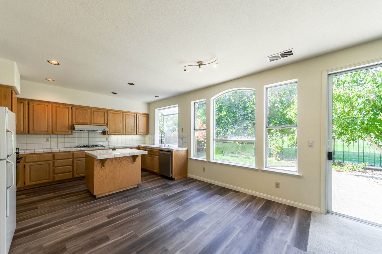 1423 Maxwell Way - Photo 3 of 17