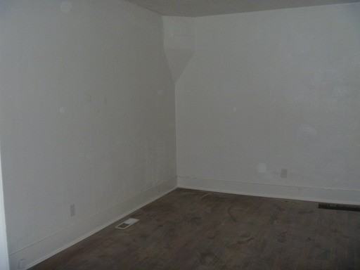 744 W 28th St - Photo 3 of 9