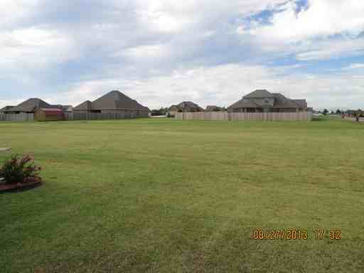 408 Obsidian Rd - Photo 3 of 24