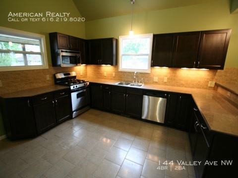 144 Valley Ave Nw - Photo 2 of 15