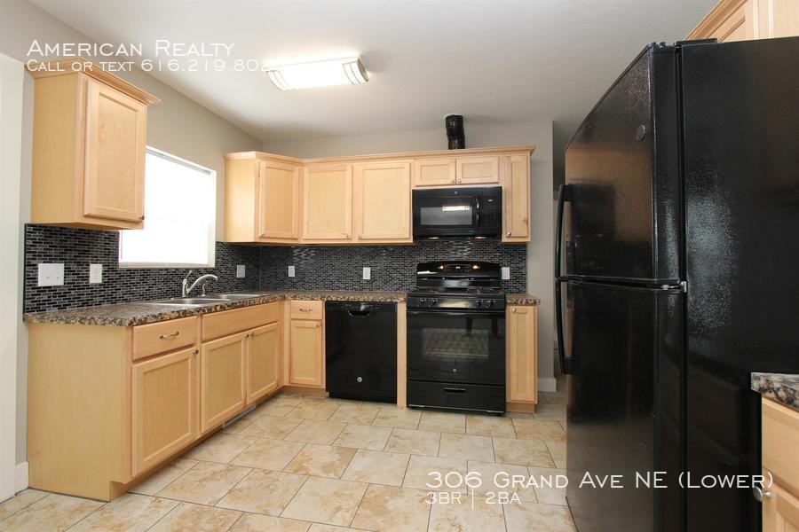 306 Grand Ave Ne - Photo 2 of 14