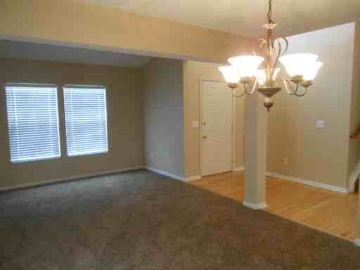 9255 Ruston Ln - Photo 3 of 18