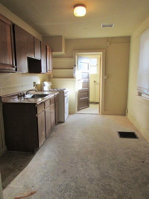 309 S Queen St - Photo 2 of 7