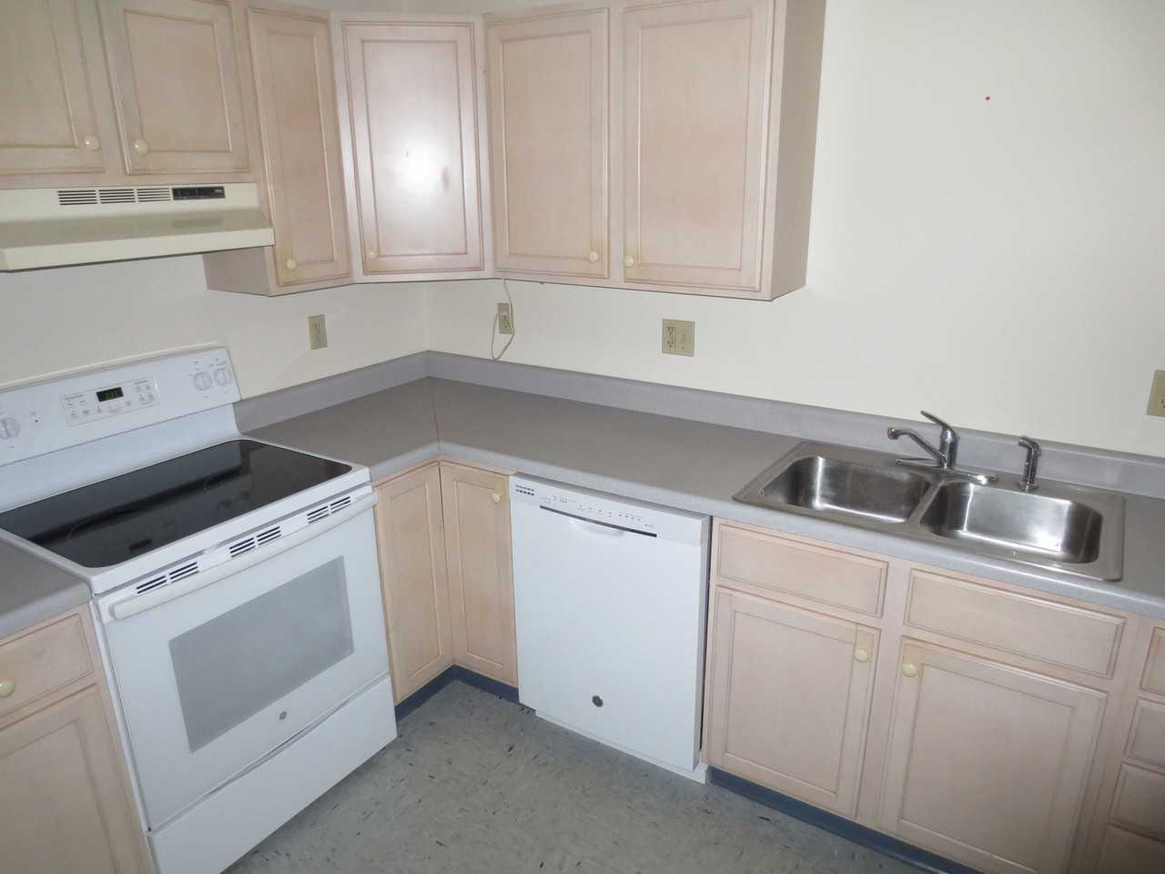 49 Overlock Rd Unit 3 - Photo 3 of 9